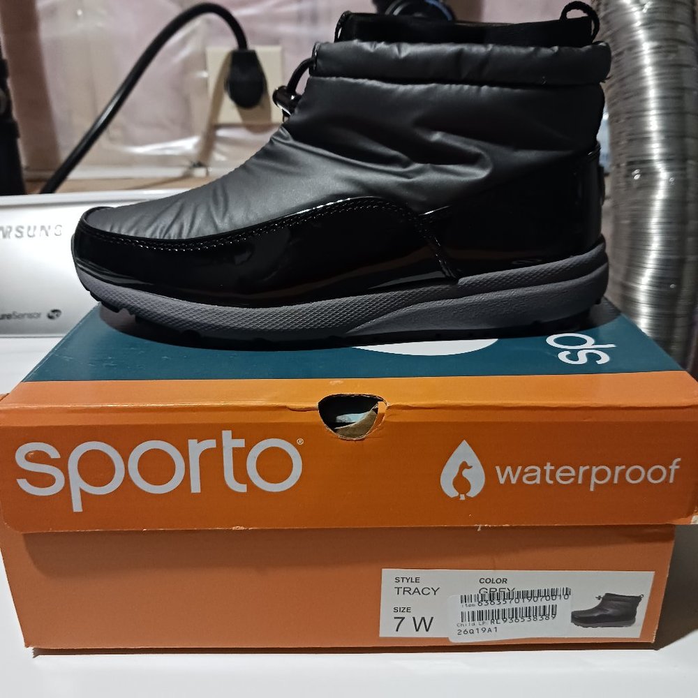 Brand new women's sports waterproof boots size 7